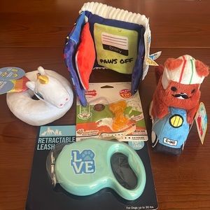 🐾Bark dog togs retractable leash and a Nylabone